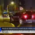 Facebook: mujer intentó atropellar a policía y se dio a la fuga