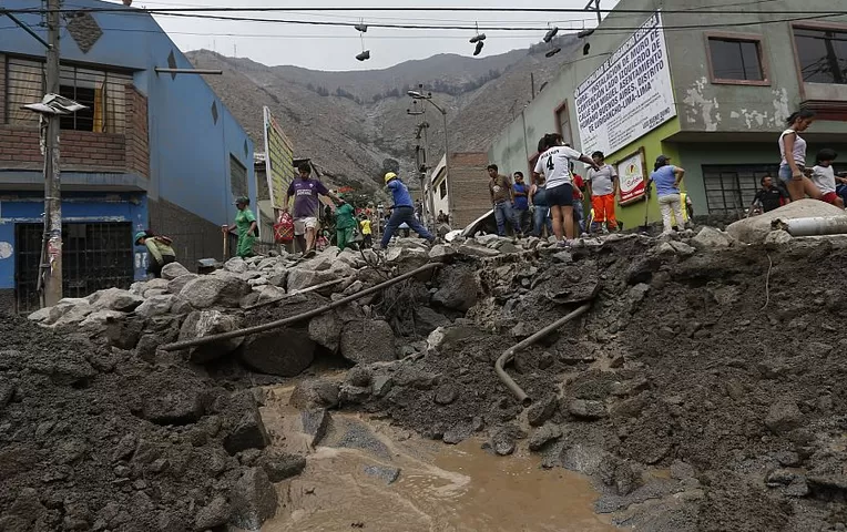 Huaicos en Chosica financiarán 100 de casas a familias que salgan de