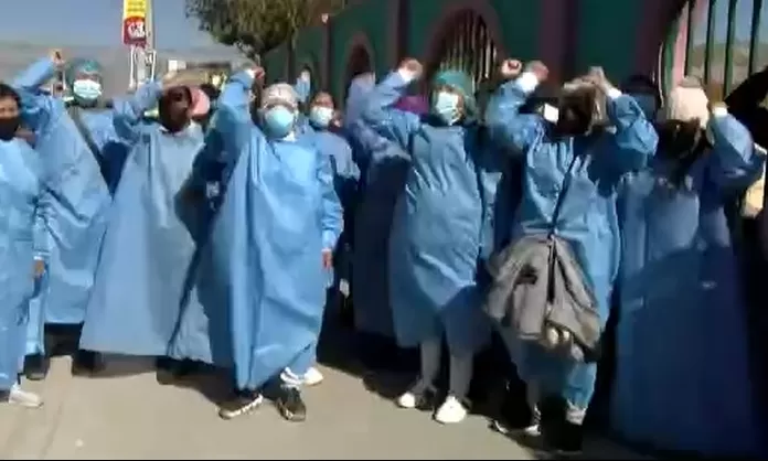 Huancayo Trabajadores Cas Protestan En Hospital Carri N Canal N