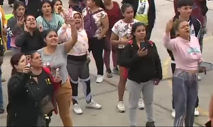 Independencia Padres Ingresaron A La Fuerza A Colegio Tras Lo Sucedido