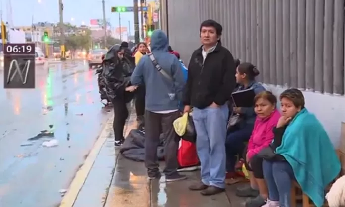 Padres Se Amanecen Para Conseguir Cupo En Colegio Ricardo Palma Canal N