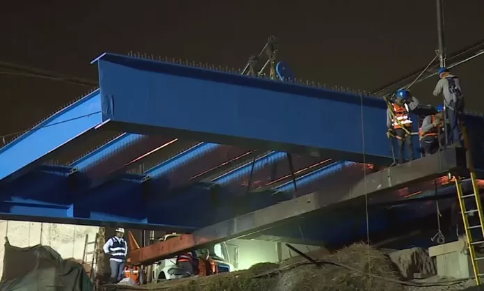 Puente La Amistad Colocan Estructura Peatonal Que Une Miraflores Y San