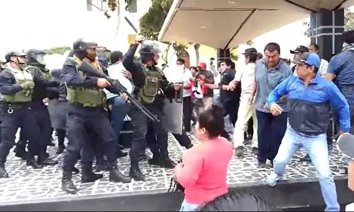 Chiclayo Policía dispersó a trabajadores de Tumán durante protesta