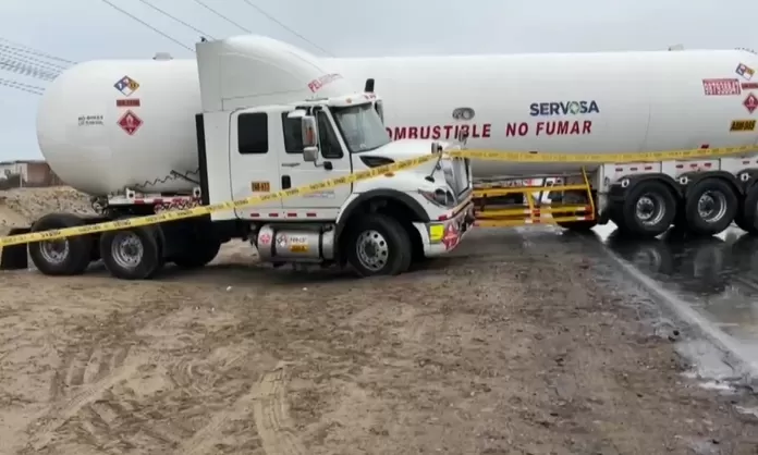 Pisco Camión cisterna terminó varado en carretera tras despiste por