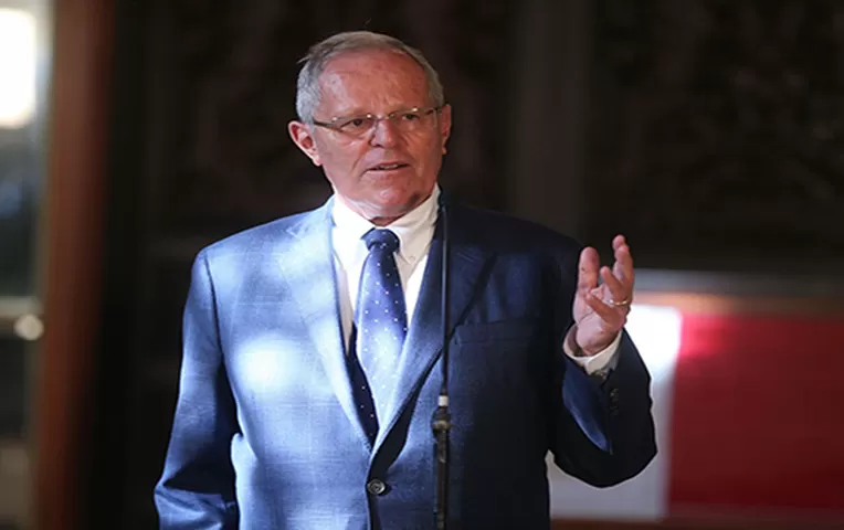 El presidente de Perú recibe a los maestros que levantaron huelga