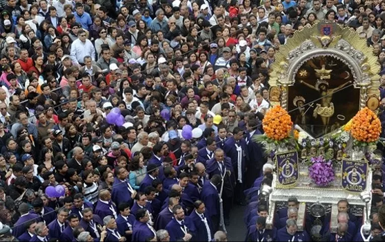 El emotivo recorrido del 'Cristo cholo' por Lima — Semana Santa