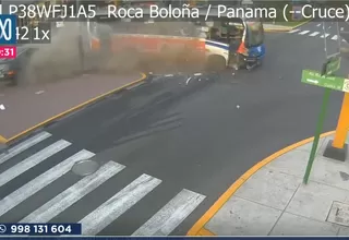 Accidente de tránsito en Miraflores tras choque de auto con bus