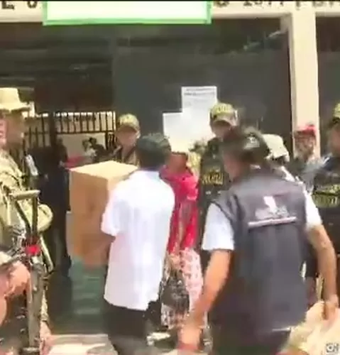 Alcalde Renzo Reggiardo presentó acción de amparo; expertos ven inviable comicios