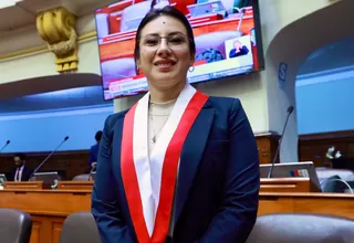 Ana Zegarra juró como congresista en reemplazo de Hitler Saavedra