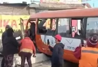 Arequipa: 40 heridos tras choque de cúster contra pared de vivienda