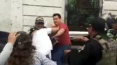 Arequipa: golpean a congresista Edwin Martínez cuando salía del Consejo Regional - Noticias de tinka