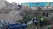 Arequipa: vehículos colisionaron a la altura de puente y uno cayó debajo del mismo - Noticias de puente