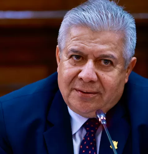 Ministro de Defensa invoca a la unidad para enfrentar al crimen y pide reflexión ante censura de PCM