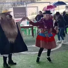 El baile de María del Carmen Alva en Huancavelica