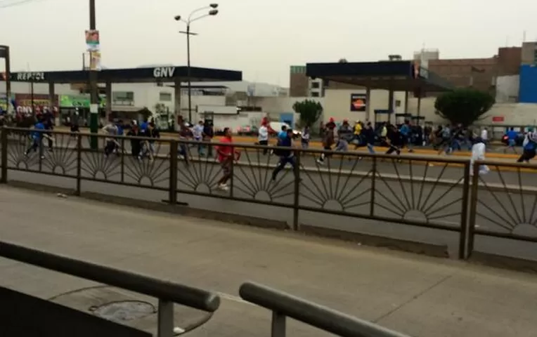 Balacera en la avenida Túpac Amaru en Independencia hay más de 70