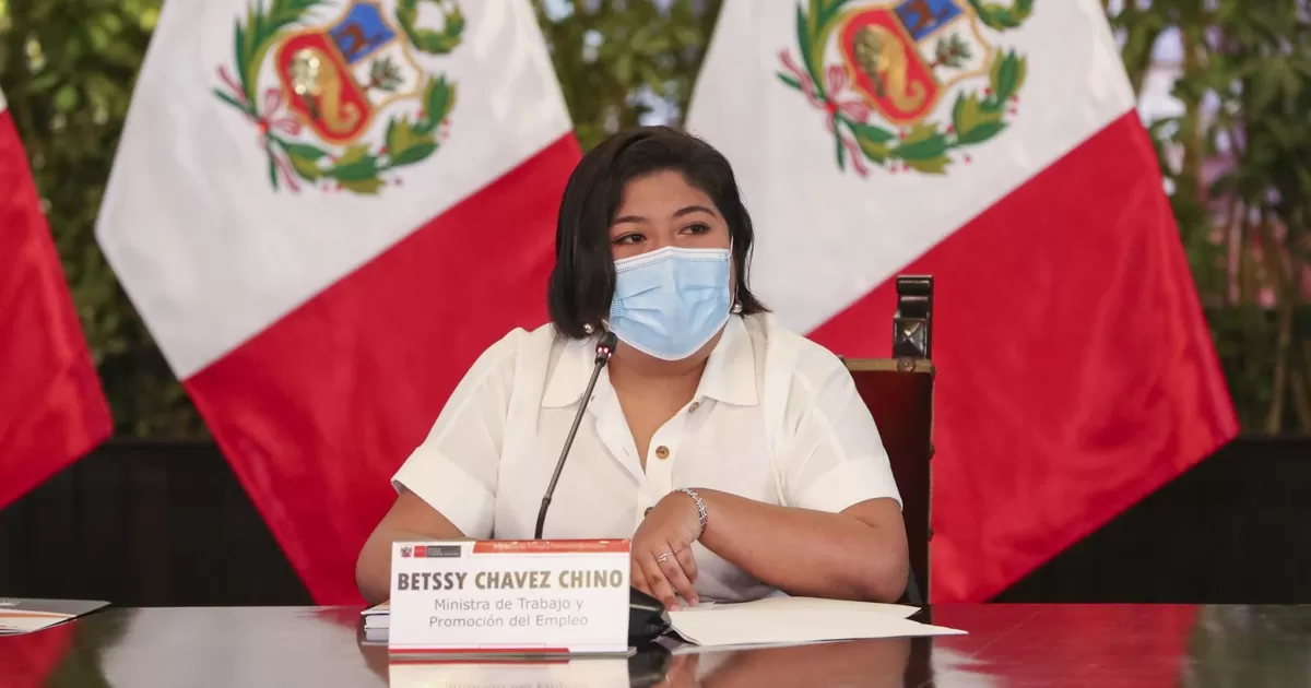 Betssy Chávez deberá responder pliego interpelatorio