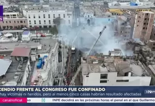 Bomberos confinan incendio frente al Congreso en el Cercado de Lima