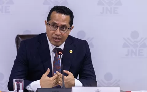 Burneo advierte que alcaldes pueden continuar en política mediante otros cargos pese a prohibición de reelección