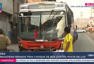 Bus chocó contra poste de luz en San Juan de Miraflores