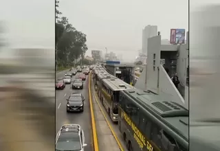 Bus de la PNP queda atascado en estación Javier Prado