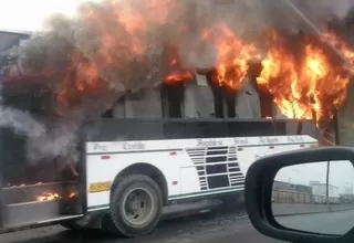 Bus se incendia en la Vía de Evitamiento