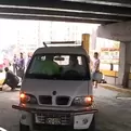 Camión chocó contra puente en la avenida Brasil