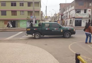 Camioneta de la Fiscalía se estacionó en crucero peatonal de Villa El Salvador
