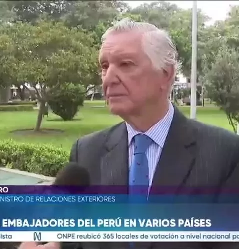 Canciller descarta motivaciones políticas en cese de embajadores y garantiza normalidad en voto en el exterior