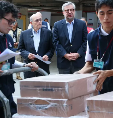 Cancillería recibe material electoral para peruanos en extranjero