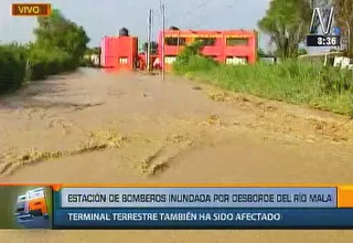 Desborde del río Mala inundó estación de bomberos y casas