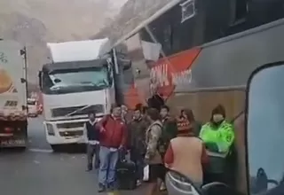 Carretera Central: Reportan choque entre bus interprovincial contra camión de carga en San Mateo