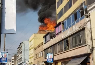 Centro de Lima: bomberos controlaron incendio en hotel del jirón Azángaro