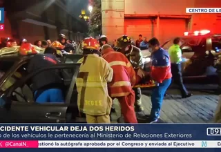 Cercado de Lima: Dos mujeres heridas tras choque de auto con miniván