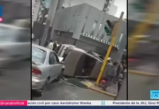 Cercado de Lima: Dos vehículos impactaron en la avenida Arequipa
