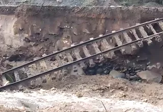 Chaclacayo: parte de las vías del tren se derrumbaron por crecida del río 