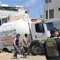 Chiclayo: Camión cisterna se hunde en calle donde se ejecuta obra
