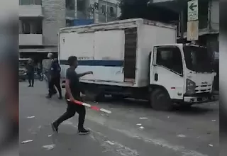 Fiscalizadores fueron atacados con palos y fierros durante desalojo en el Cercado de Lima
