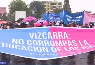 Colectivo 'Con mis hijos no te metas’ marcha hacia el Congreso 