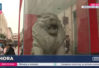 Colocan vidrios para proteger leones del Barrio Chino