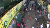 Comas: Videos de cámaras de seguridad muestran balacera en mercado Unicachi - Noticias de mercado-mayorista-frutas