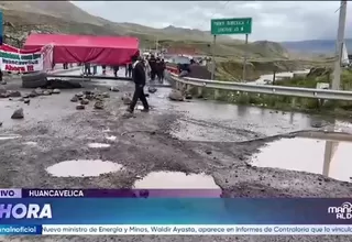 Comunidades mantienen bloqueada la vía en Rumichaca y exigen el asfaltado en vía Libertadores