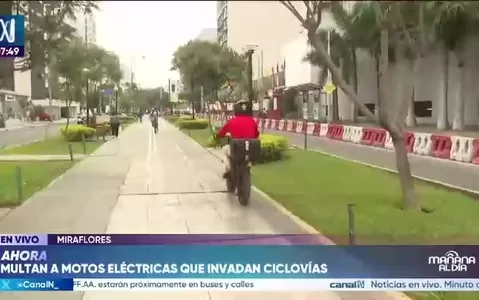 Conductores de motos eléctricas continúan invadiendo ciclovías pese a nueva norma