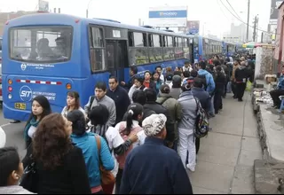 Cobro de pasajes en el Corredor Azul demora más el servicio, aseguran pasajeros