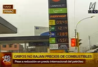 Denuncian que gasolina no baja pese a caída del precio internacional