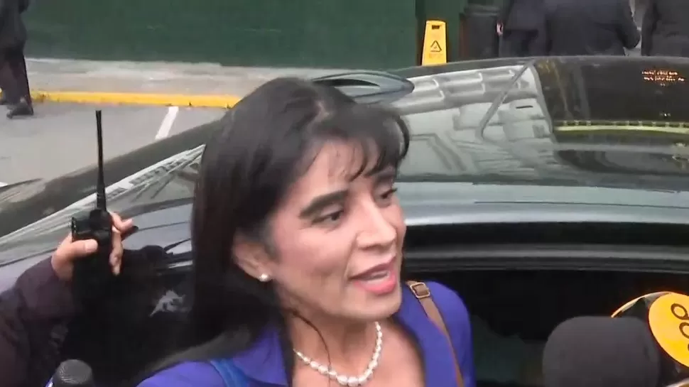 Desilú León niega abandono de funciones de Dina Boluarte | Canal N