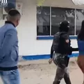 Detienen a polic&iacute;as peruanos en Ecuador por presunto tr&aacute;fico de armas