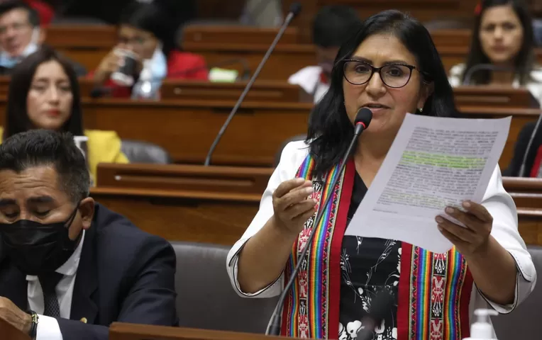 Diez congresistas de Perú Libre renuncian a la bancada tras elección del TC