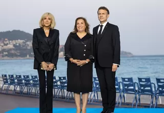 Dina Boluarte participa en cena de bienvenida ofrecida por Emmanuel Macron en París