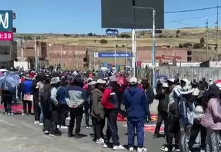 Docentes del SUTE bloquean carretera Puno–Juliaca por demandas