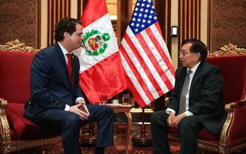 Embajador de Estados Unidos en Perú se reúne con José María Balcázar en Palacio
